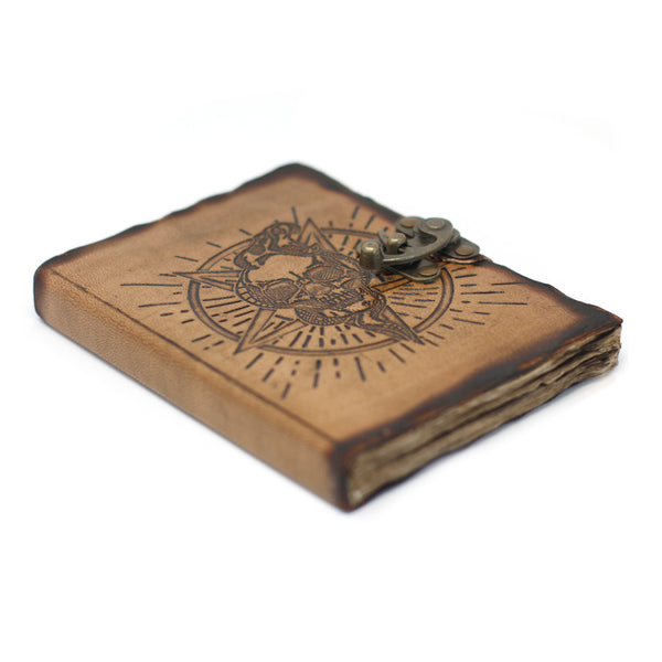 Ledernotizbuch Pentagon & Totenkopf mit Verbrennungen (18x13 cm)
